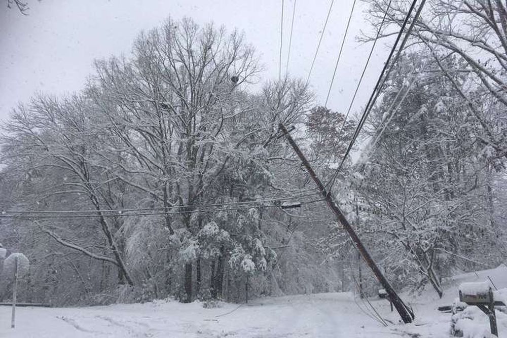 Негода залишила без світла понад 140 населених пунктів Хмельниччини