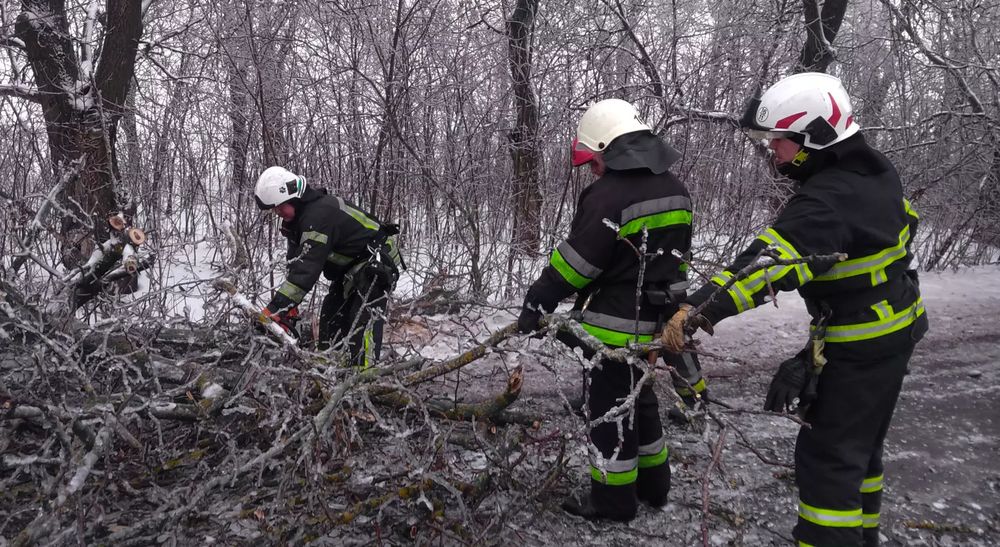 Рятувальники 14 разів ліквідовували наслідки негоди у Вінницькій області