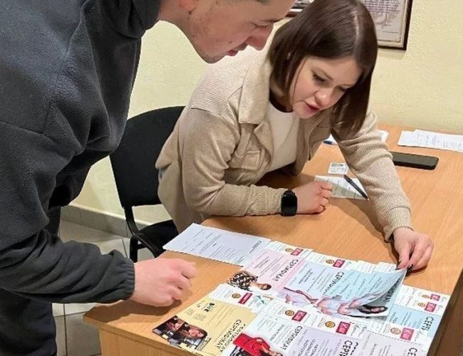 На Вінниччині волонтери щомісяця надають безкоштовні сертифікати для ВПО та військових