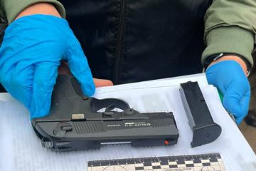 На Хмельниччині затримали чоловіка за незаконний продаж переробленої зброї