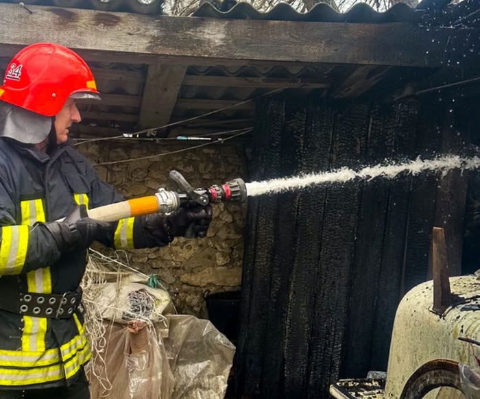 На Вінниччині через дитячі пустощі з вогнем горіли будівлі у двох громадах