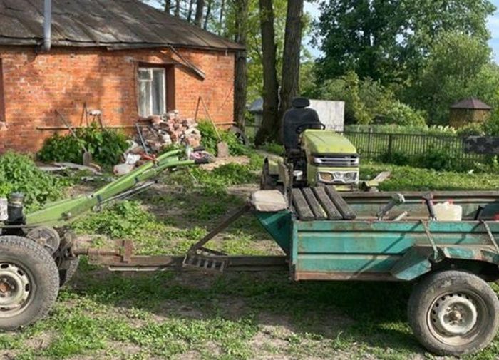 На Хмельниччині жінка постраждала в аварії з мотоблоком