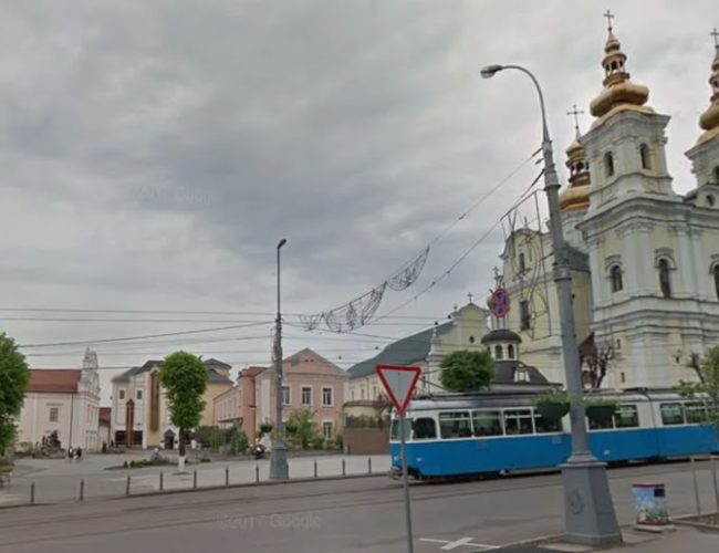 У центрі Вінниці на кілька днів обмежать рух через ремонт тепломережі