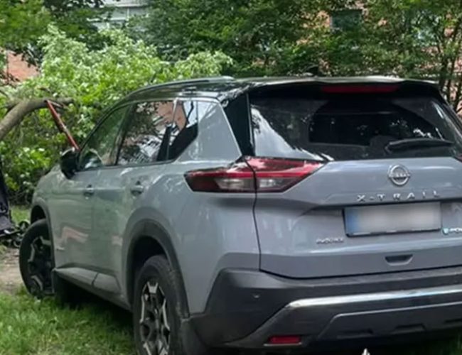 У Хмельницькому водій Nissan збив двох жінок і дитину в колясці
