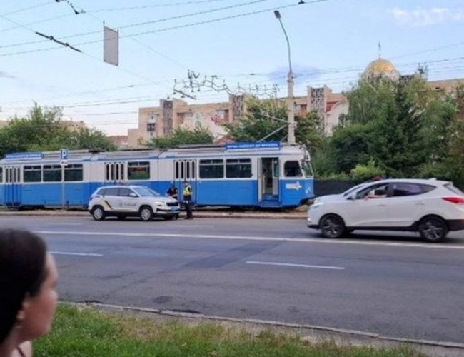 У Вінниці трамвай збив пішохода на вулиці Келецькій