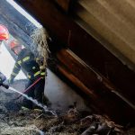 У Хмельницькому рятувальники загасили пожежу на даху житлового будинку