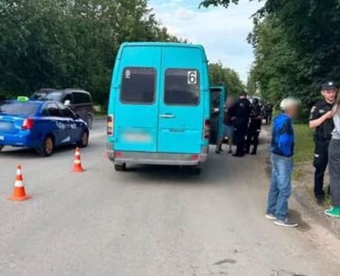 На Хмельниччині маршрутка збила 7 річну велосипедистку